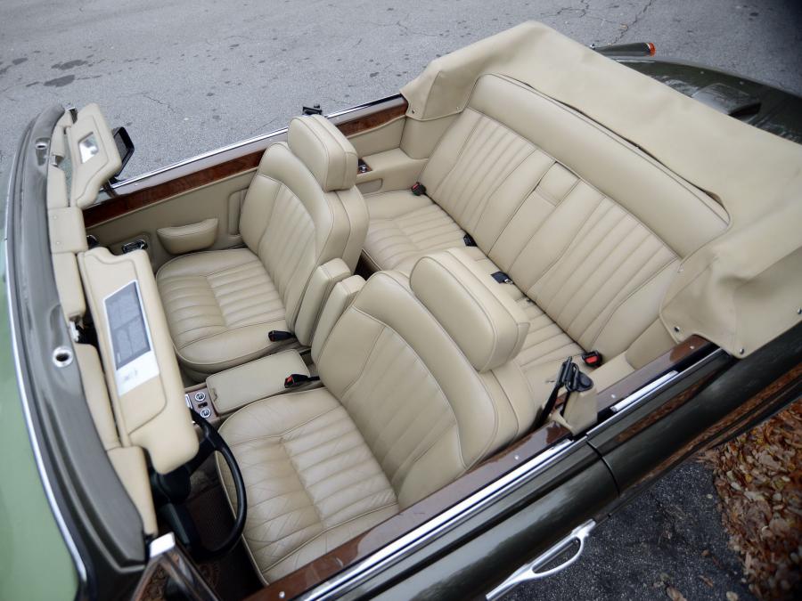 Интерьер Bentley Continental Convertible 1984 года  (фото 7 из 11)